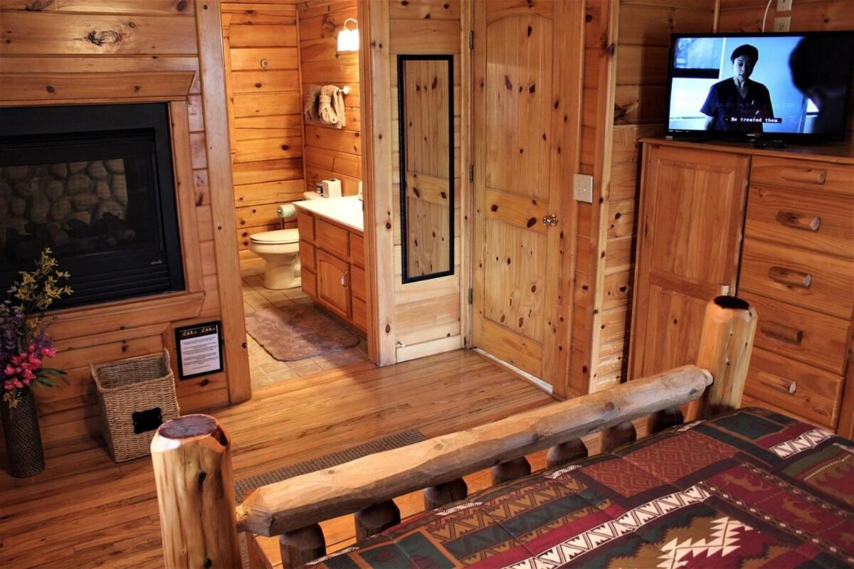 Mountain Joy -Private Treehouse Style Cabin That Sleeps 4-Free Tickets Gatlinburg Exterior foto